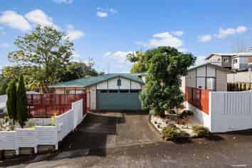 1 Poturi Streams Avenue, Titirangi