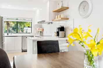 1 Poturi Streams Avenue, Titirangi