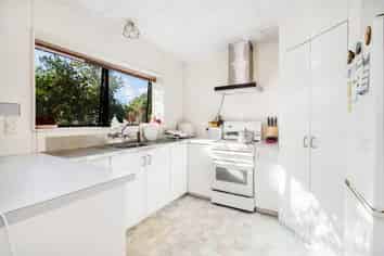 2/329 Western Hills Drive, Avenues