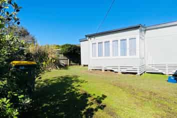 1305 Whangaparaoa Road, Army Bay