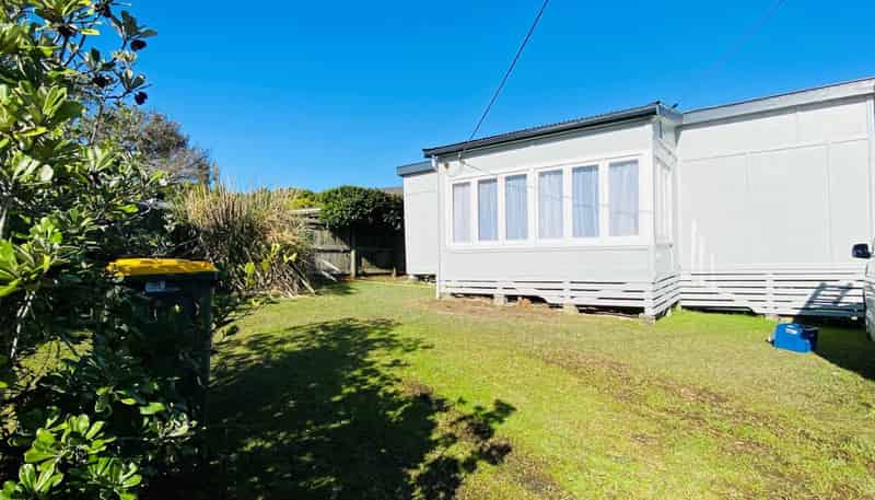 1305 Whangaparaoa Road, Army Bay