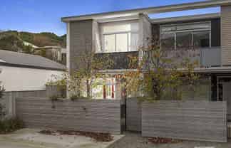 8/59 The Parade, Island Bay