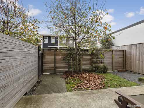 8/59 The Parade, Island Bay