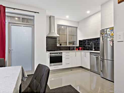 8/59 The Parade, Island Bay