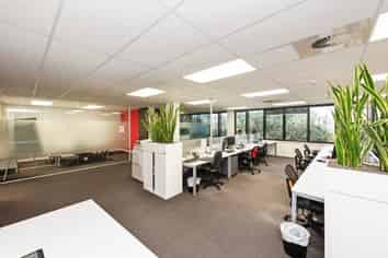 REFURBISHED FLOORS WITH MOTORWAY ACCESS