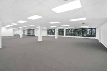 REFURBISHED FLOORS WITH MOTORWAY ACCESS