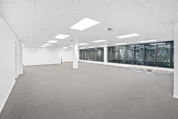 REFURBISHED FLOORS WITH MOTORWAY ACCESS