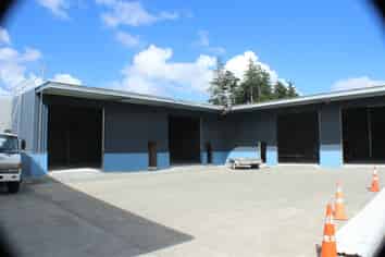 Warehouse with easy SH 1 access