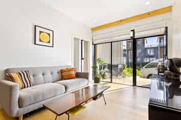 2/165 Hobsonville Point Rd, Hobsonville