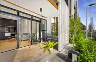 2/165 Hobsonville Point Rd, Hobsonville