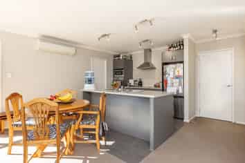 4 Barcroft Street, Frimley