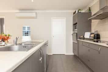 4 Barcroft Street, Frimley