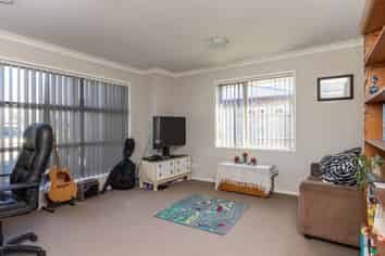 4 Barcroft Street, Frimley