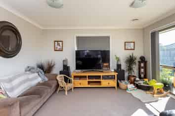 4 Barcroft Street, Frimley