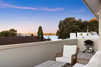 8B Fourteenth Avenue, Avenues