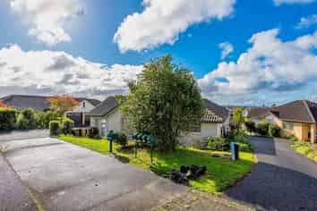 15 Regents park Place, Massey