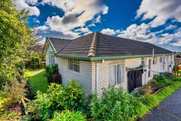 15 Regents park Place, Massey