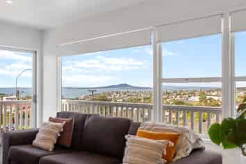 91 Sunrise Avenue, Murrays Bay