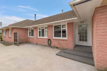 2/69 Brockworth Place, Riccarton