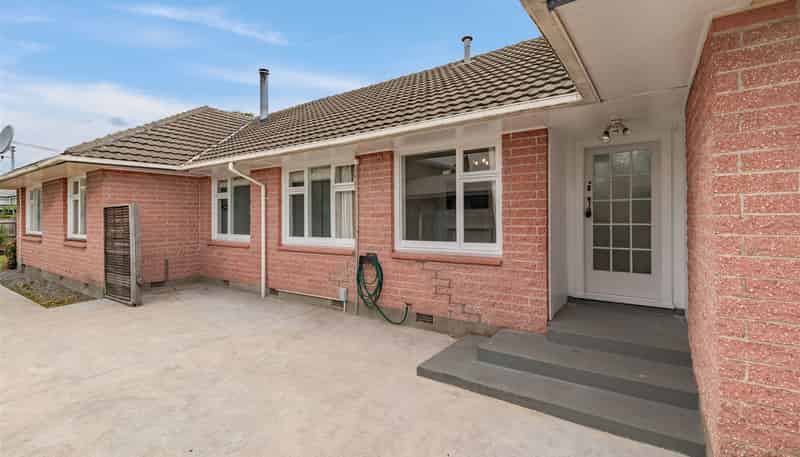 2/69 Brockworth Place, Riccarton