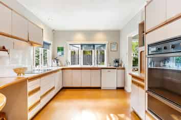 4 Riddell Road, Glendowie