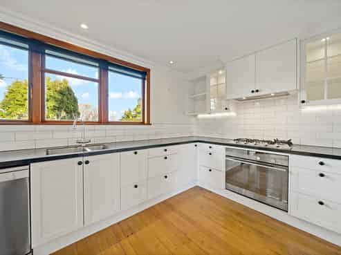 31 Weybridge Crescent, Glen Innes