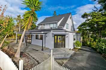 1 Sunnyview Road, Greenhithe