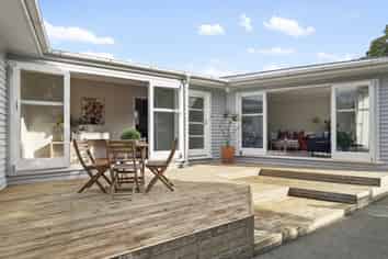 2 Rex Street, Miramar