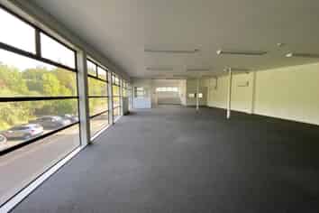 Sunny, spacious office - plenty of car parks!