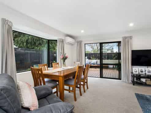 2/12 Gleneagles Terrace, Fendalton