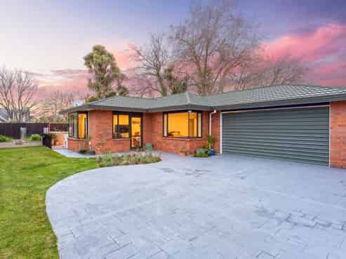2/12 Gleneagles Terrace, Fendalton