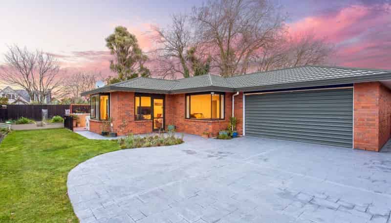 2/12 Gleneagles Terrace, Fendalton