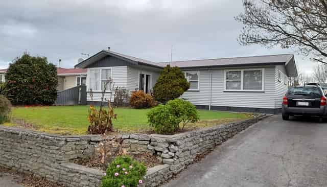 16 Karamea Crescent, Kelvin Grove