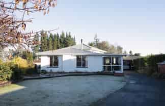 64 Great North Road, Winton