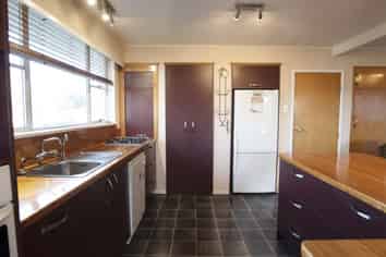 64 Great North Road, Winton