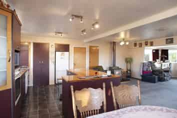 64 Great North Road, Winton