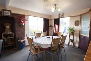 64 Great North Road, Winton