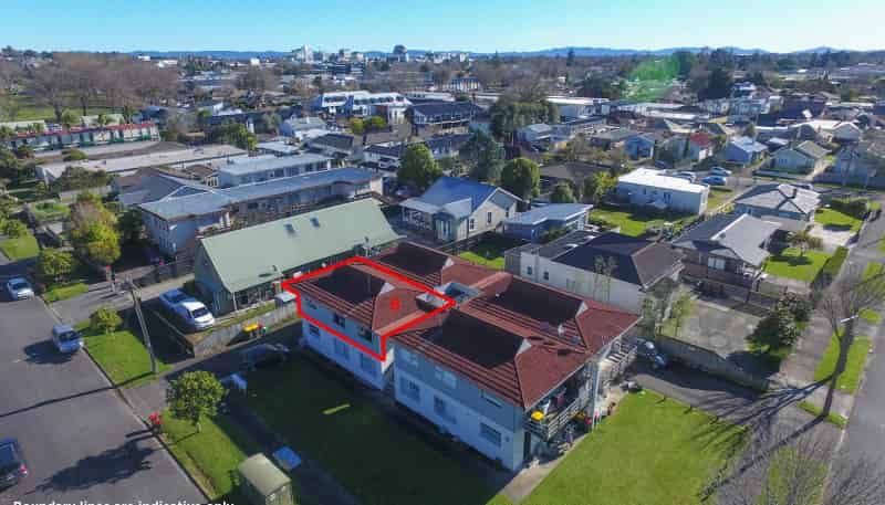 8/15 Coates Street, Hamilton East