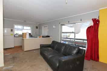 8/15 Coates Street, Hamilton East