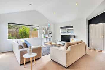 4/372 Whangaparaoa Road, Stanmore Bay