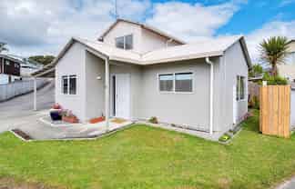 4/372 Whangaparaoa Road, Stanmore Bay