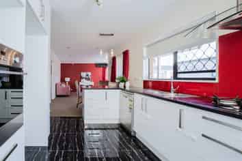 2/69 Stamford Park Rd, Mount Roskill