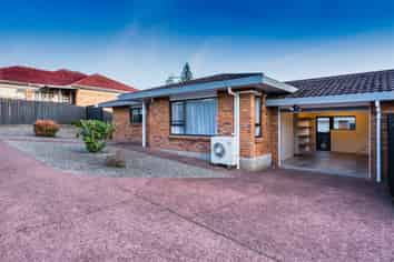 2/69 Stamford Park Rd, Mount Roskill