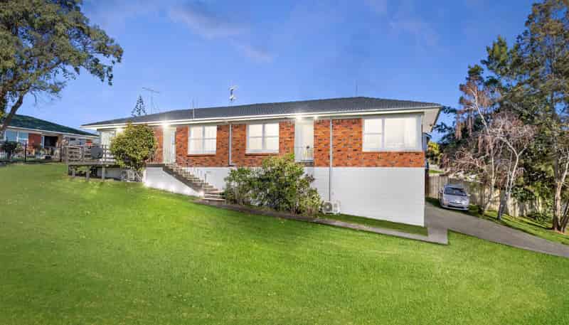 1 & 2 109 Archers Road, Glenfield