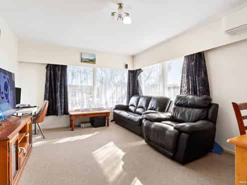 1 & 2 109 Archers Road, Glenfield