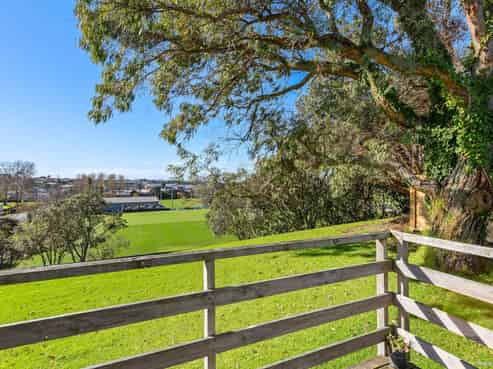 1 & 2 109 Archers Road, Glenfield