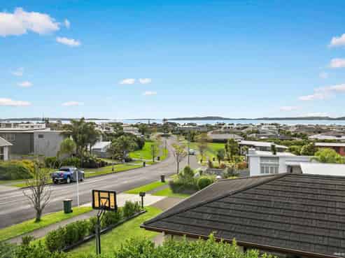 7 Constellation Avenue, Beachlands