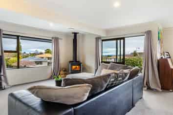 12 Holland Grove, Richmond Heights