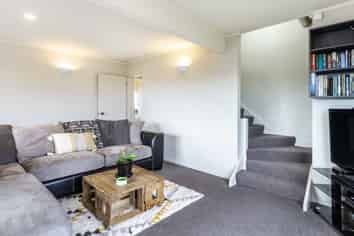 12 Holland Grove, Richmond Heights