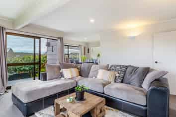 12 Holland Grove, Richmond Heights